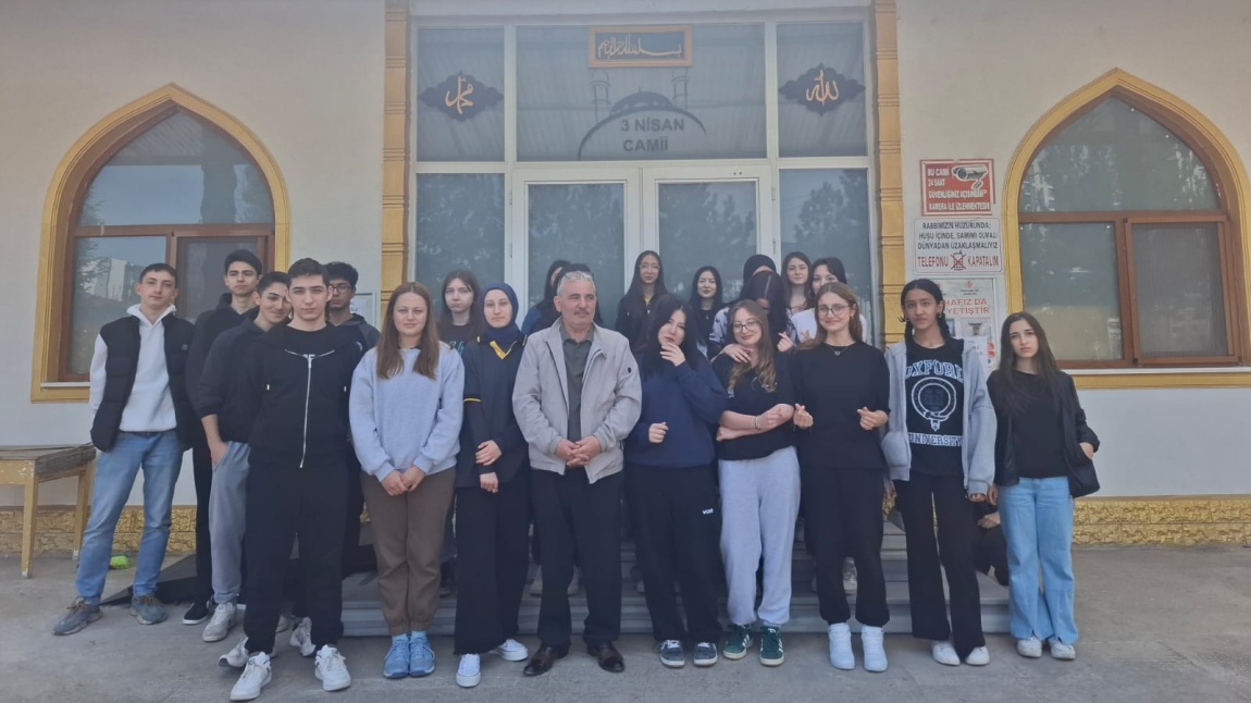CAMİİLERİMİZİ GEZİYORUZ