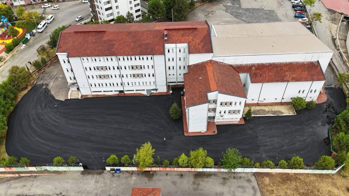 İl Millî Eğitim Müdürümüz Nevzat Akbaş, Okulumuzdaki  Yeni Asfalt Çalışmaları Yerinde İnceledi